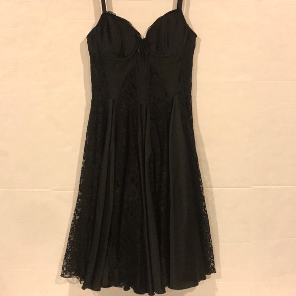 New Women's GUESS Dancer Lace Detail Corset Dress - Picture 5 of 5
